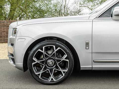 Rolls Royce Cullinan V12 - U5628