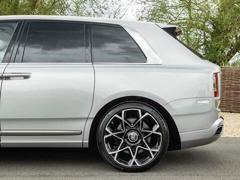 Rolls Royce Cullinan V12 - U5628