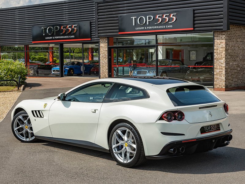 Ferrari GTC4 Lusso T - Large 6