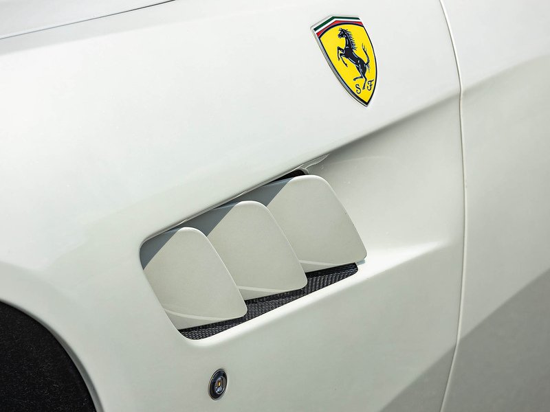 Ferrari GTC4 Lusso T - Large 14