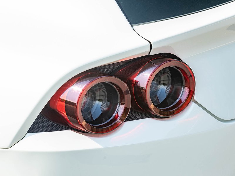 Ferrari GTC4 Lusso T - Large 17
