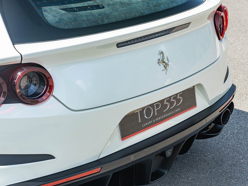Ferrari GTC4 Lusso T - Large 19