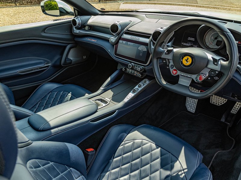 Ferrari GTC4 Lusso T - Large 1