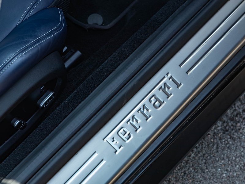 Ferrari GTC4 Lusso T - Large 26