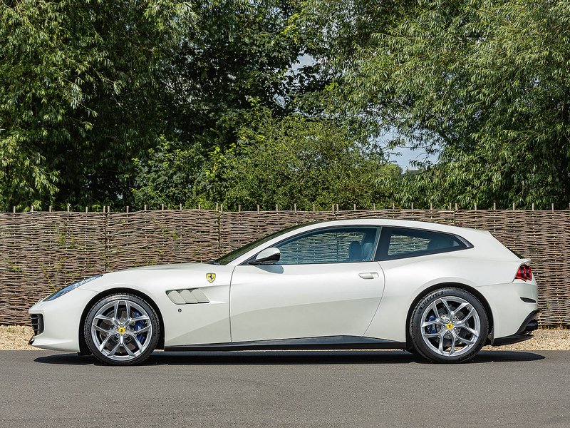 Ferrari GTC4 Lusso T - Large 2