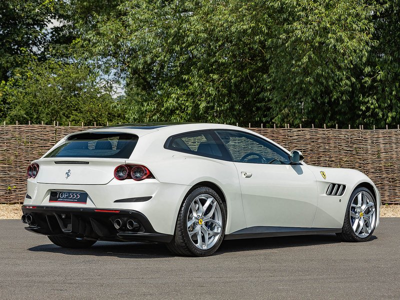 Ferrari GTC4 Lusso T - Large 35