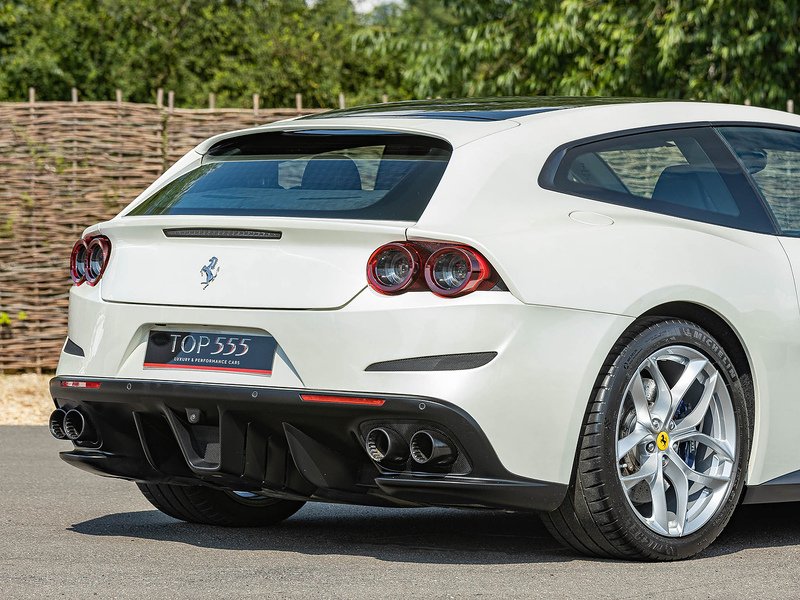 Ferrari GTC4 Lusso T - Large 36