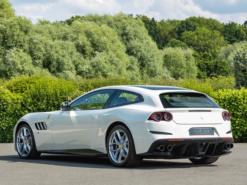 Ferrari GTC4 Lusso T - Large 37