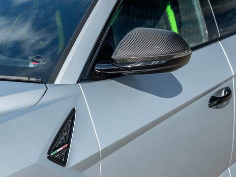 Lamborghini Urus V8 Performante - U5650