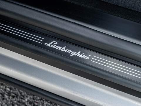 Lamborghini Urus V8 Performante - U5650