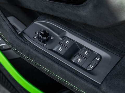 Lamborghini Urus V8 Performante - U5650