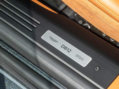 Aston Martin Db12 V8 - U5660