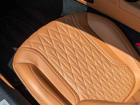 Aston Martin Db12 V8 - U5660