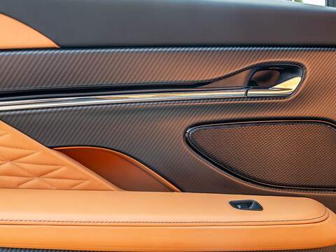 Aston Martin Db12 V8 - U5660