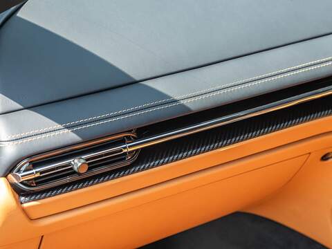 Aston Martin Db12 V8 - U5660