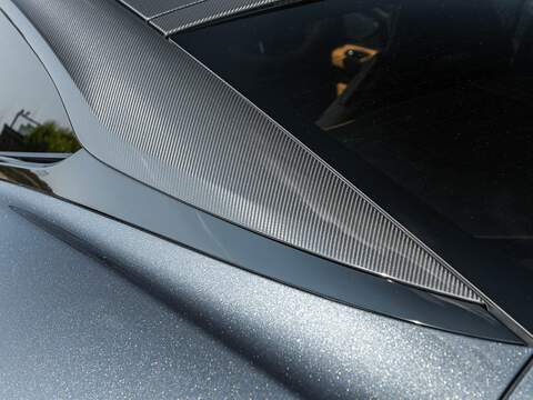 Aston Martin Db12 V8 - U5660