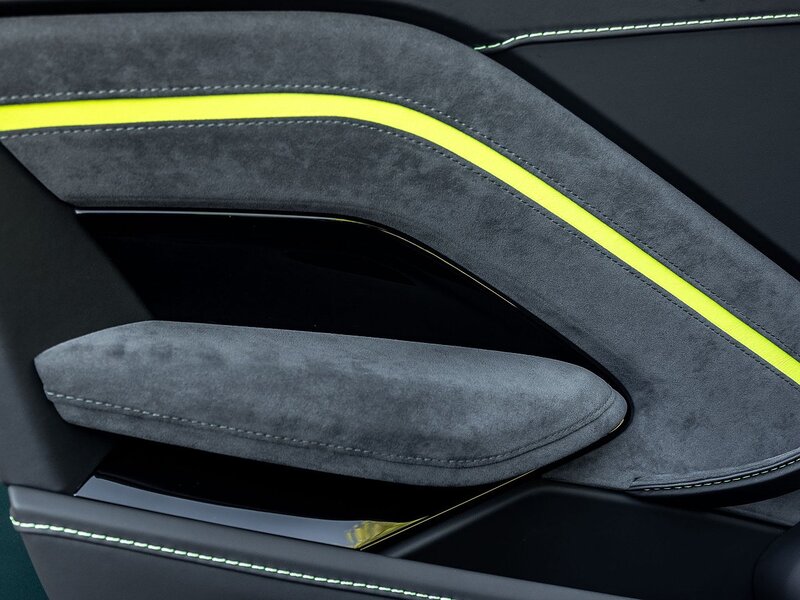 Aston Martin Vantage V8 F1 Edition - Large 36