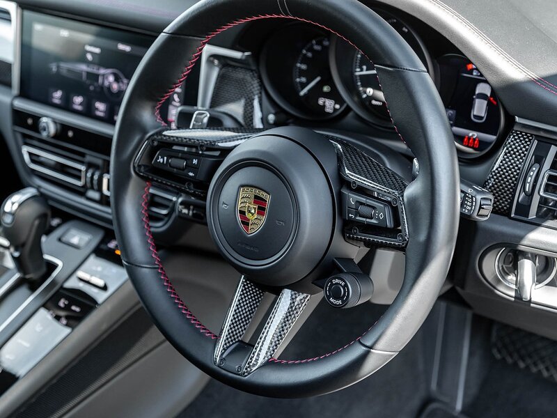 Porsche Macan GTS - Large 38