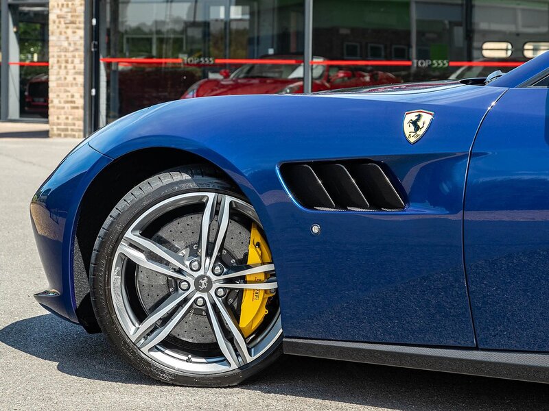 Ferrari GTC4 Lusso V12 - Large 8