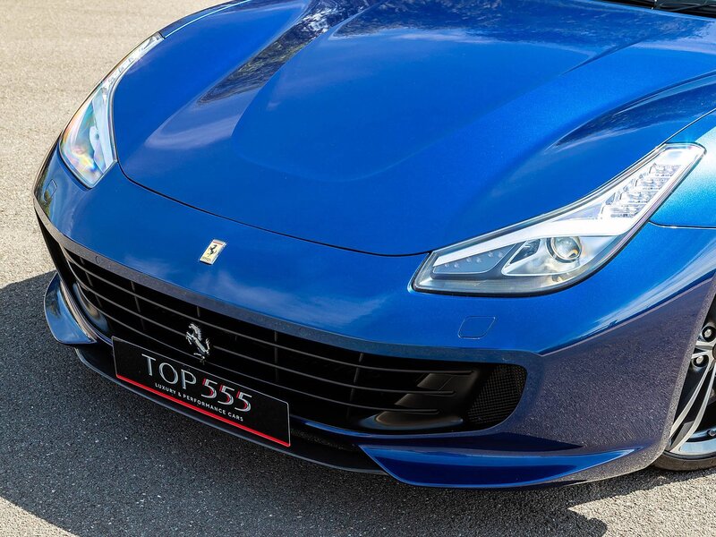 Ferrari GTC4 Lusso V12 - Large 11