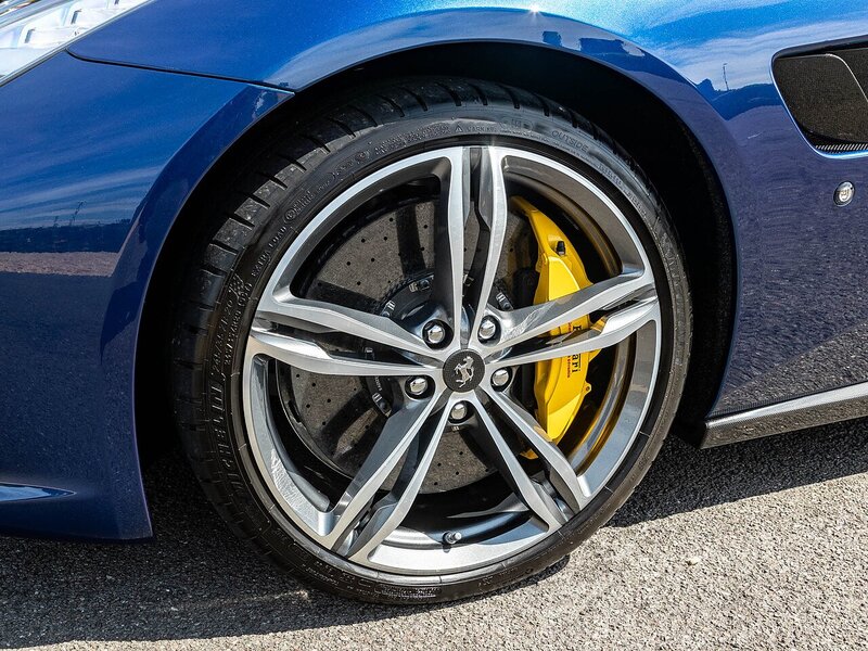 Ferrari GTC4 Lusso V12 - Large 13