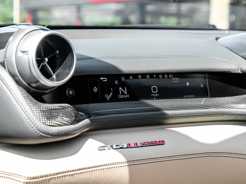 Ferrari GTC4 Lusso V12 - Large 23