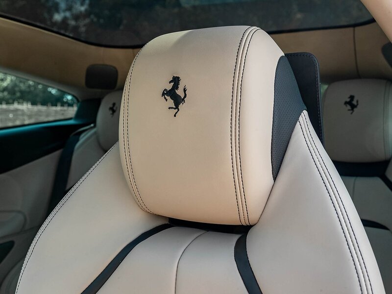 Ferrari GTC4 Lusso V12 - Large 25