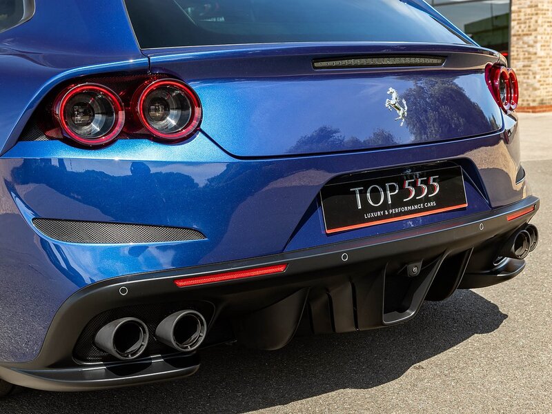 Ferrari GTC4 Lusso V12 - Large 35