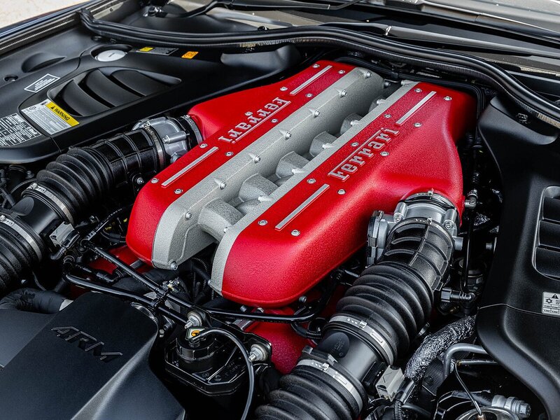 Ferrari GTC4 Lusso V12 - Large 38