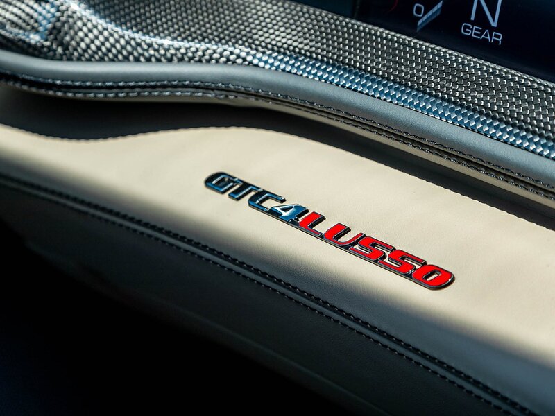 Ferrari GTC4 Lusso V12 - Large 40