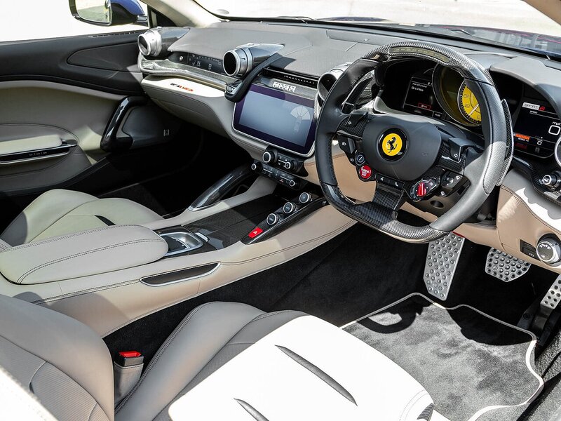 Ferrari GTC4 Lusso V12 - Large 1
