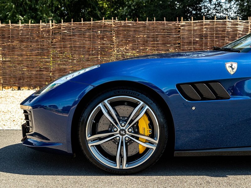Ferrari GTC4 Lusso V12 - Large 45