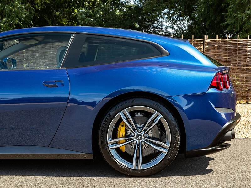 Ferrari GTC4 Lusso V12 - Large 46