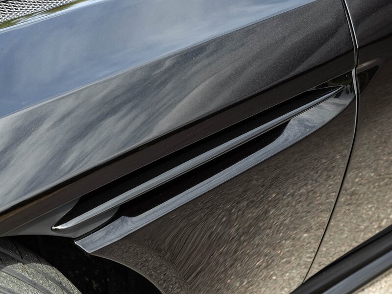 Aston Martin DB11 V8 Volante - Large 15