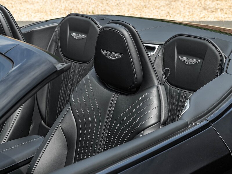 Aston Martin DB11 V8 Volante - Large 17