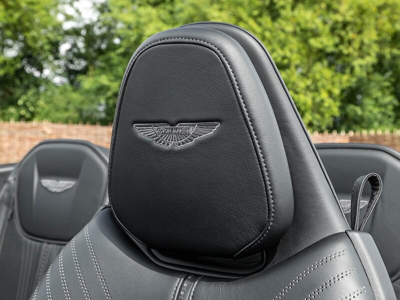 Aston Martin DB11 V8 Volante - Large 24