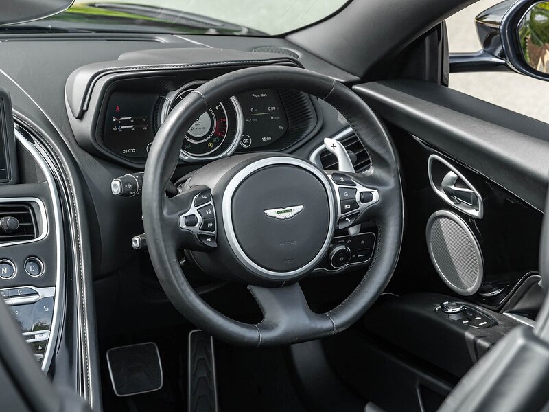 Aston Martin DB11 V8 Volante - Large 28