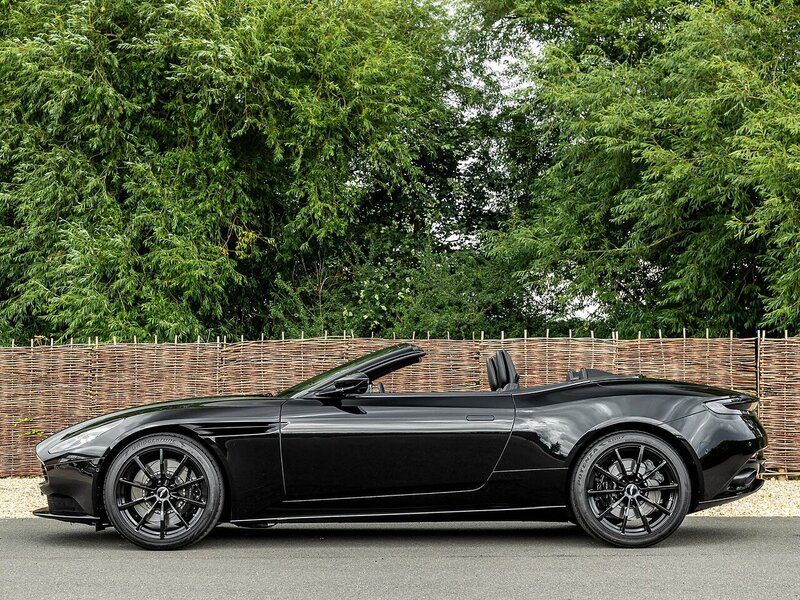 Aston Martin DB11 V8 Volante - Large 3