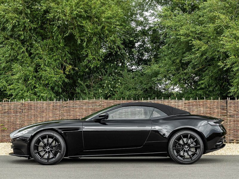 Aston Martin DB11 V8 Volante - Large 4