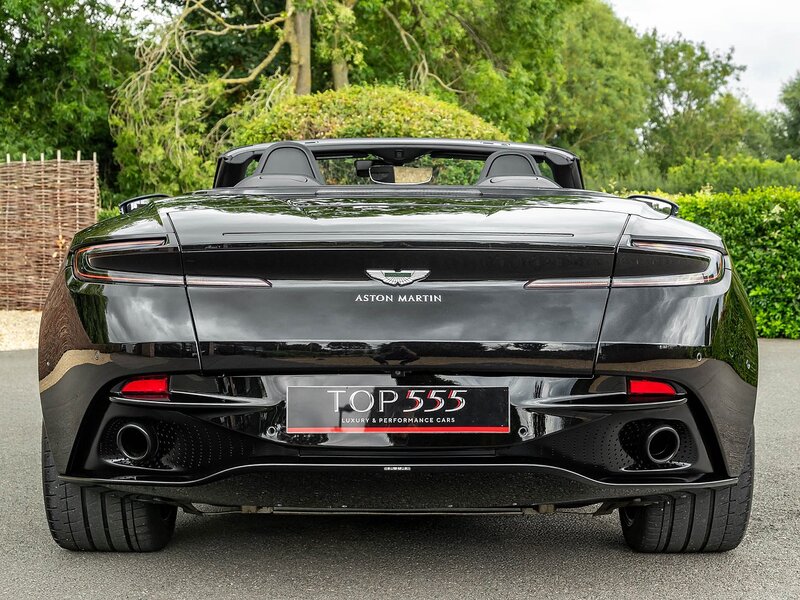 Aston Martin DB11 V8 Volante - Large 42