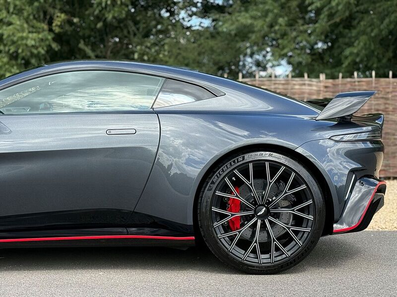 Aston Martin Vantage V12 - Car No.28 Of Only 333 Cars Worldwide - Large 15