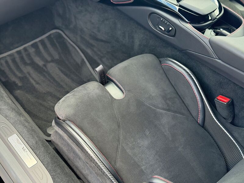 Aston Martin Vantage V12 - Car No.28 Of Only 333 Cars Worldwide - Large 37
