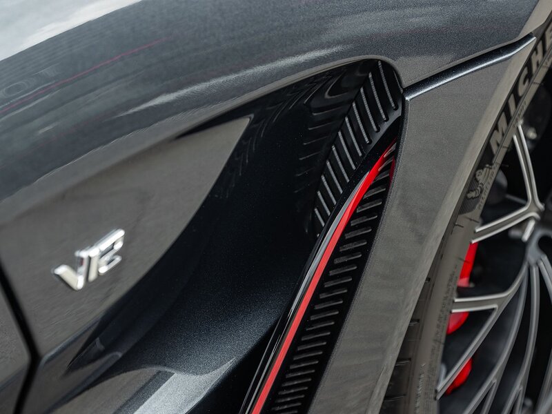 Aston Martin Vantage V12 - Car No.28 Of Only 333 Cars Worldwide - Large 56