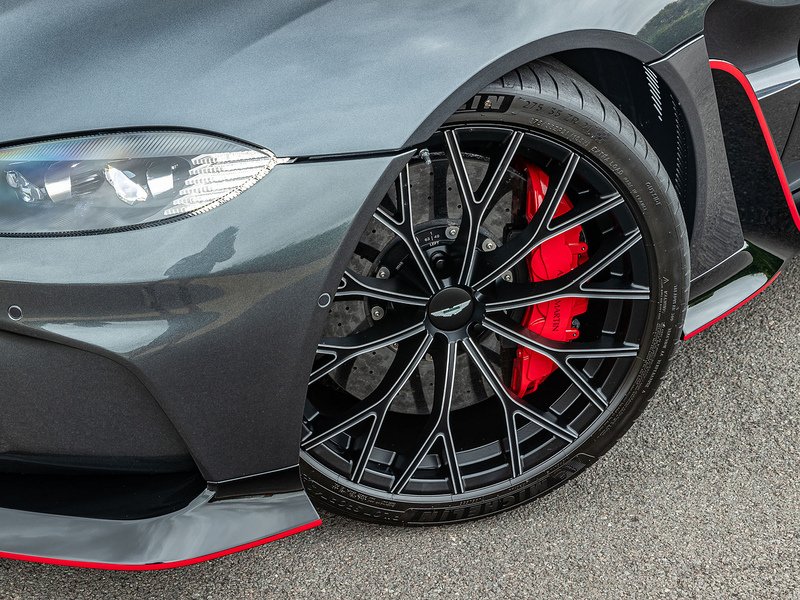 Aston Martin Vantage V12 - Car No.28 Of Only 333 Cars Worldwide - Large 11