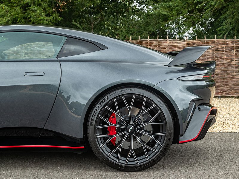 Aston Martin Vantage V12 - Car No.28 Of Only 333 Cars Worldwide - Large 4
