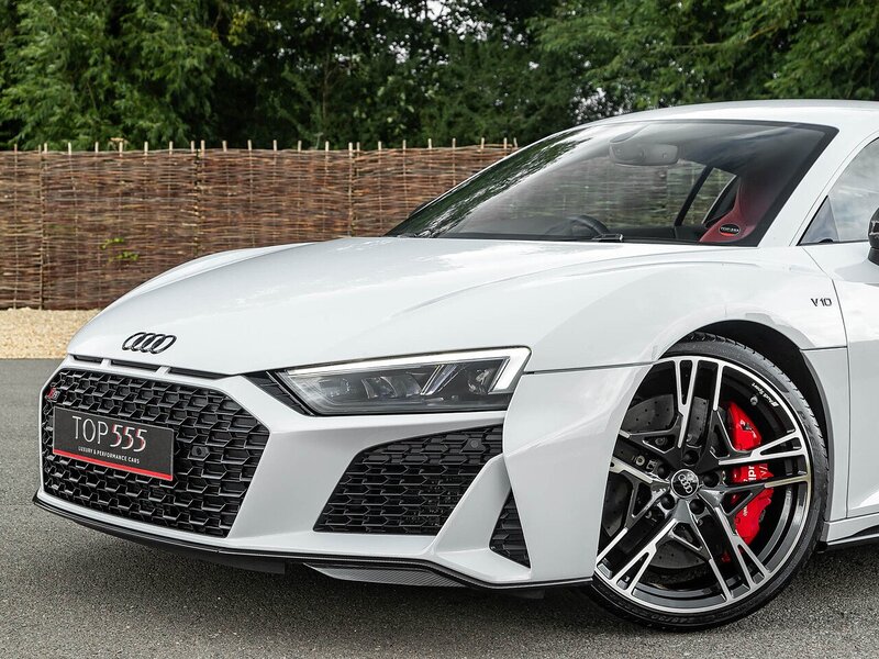 Audi R8 V10  Performance Carbon Black Edition
R8 V10  Performance Carbon Black Edition - Large 9