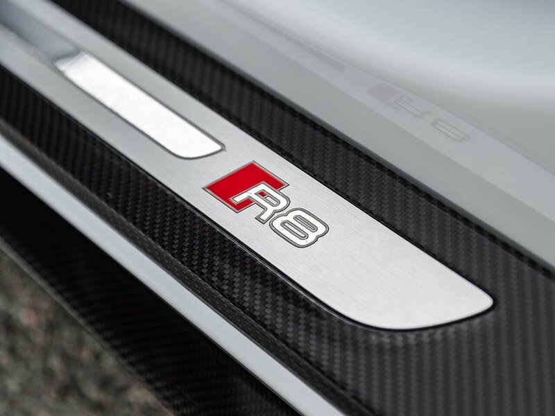 Audi R8 V10  Performance Carbon Black Edition
R8 V10  Performance Carbon Black Edition - Large 24