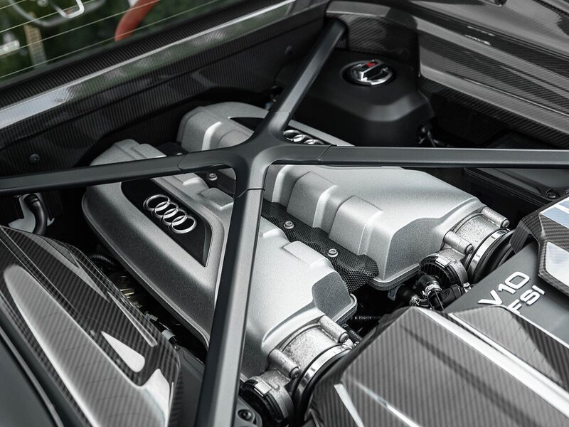 Audi R8 V10  Performance Carbon Black Edition
R8 V10  Performance Carbon Black Edition - Large 38