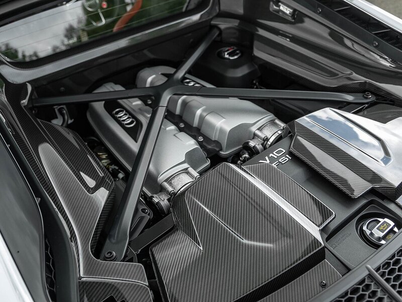 Audi R8 V10  Performance Carbon Black Edition
R8 V10  Performance Carbon Black Edition - Large 40