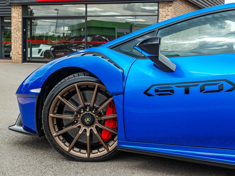 Lamborghini Huracan STO - Large 8